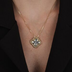 Colar flor , mix de banhos